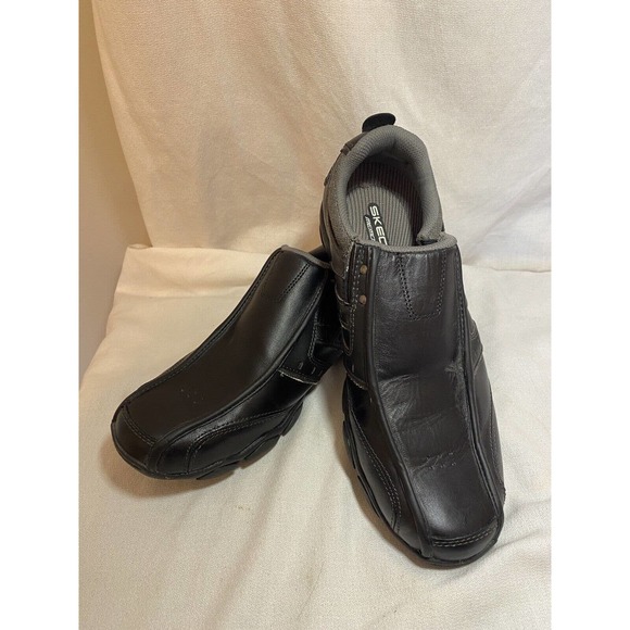 Skechers | Shoes | Skechers Mens Size 5 Black Leather Slipon  display picture 1